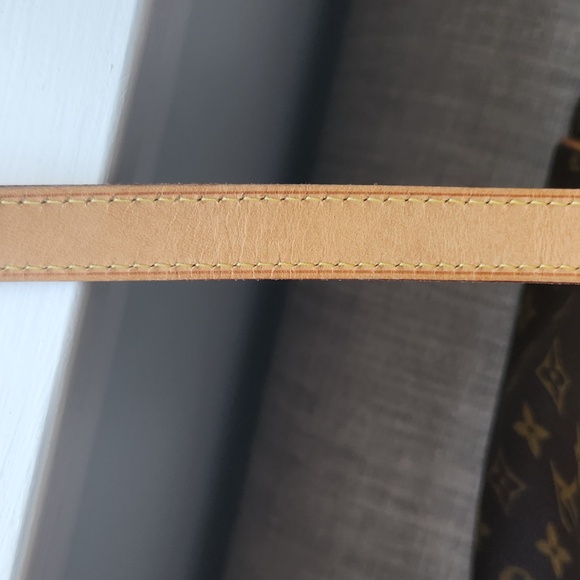 Authentic Louis Vuitton Monogram Totally MM - Picture 12 of 16
